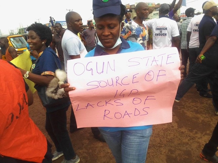 NLC, Residents Block Lagos-Abeokuta Expressway To Protest Against Bad Roads