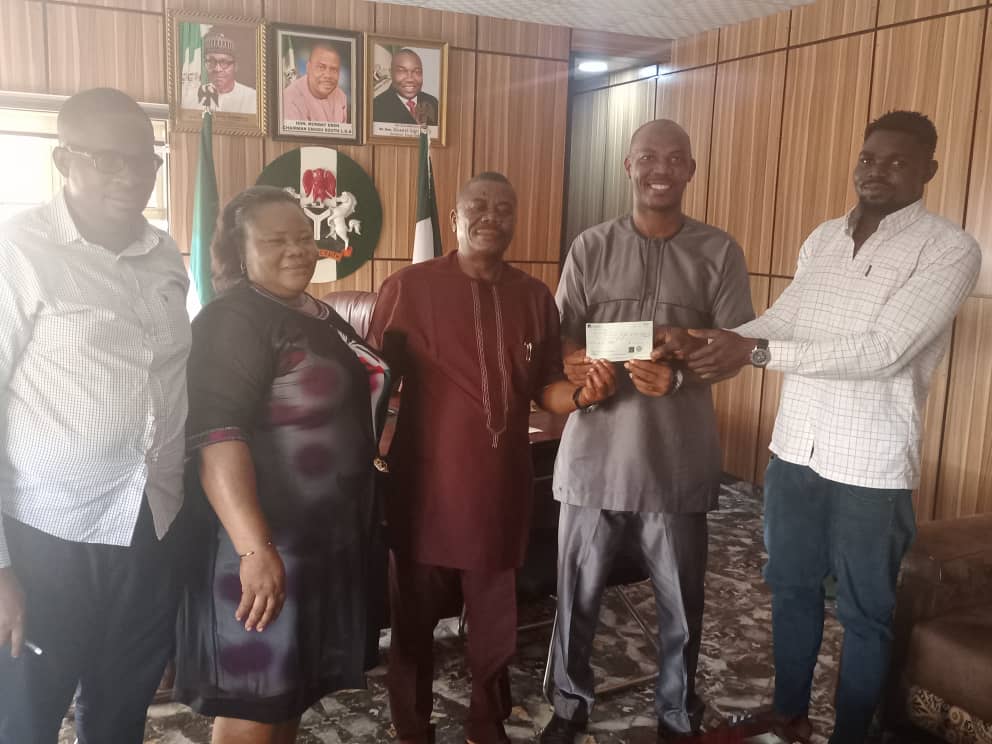 Enugu south LGA Gives Cash Award To Sports Festival Silver Medalist, Samuel Abayomi