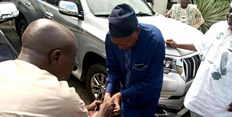 Mixed Reactions Greet Makinde’s Donation Of Cars To Oyo PDP Leaders