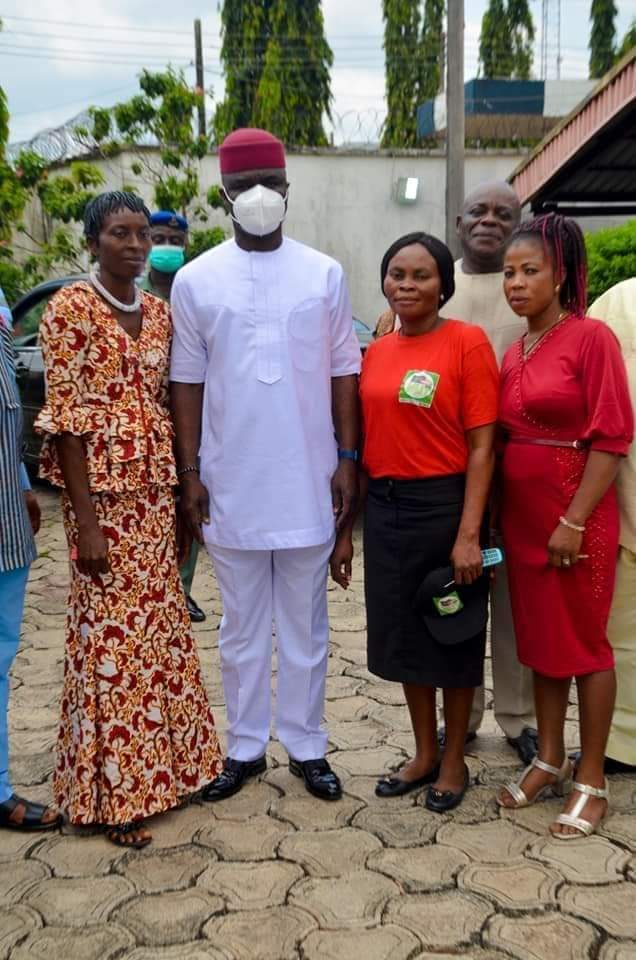 Ikpeazu Gifts Cars To Abia Teachers, Applauds Commitment, Dedication