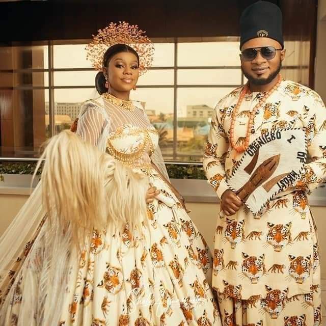 Nigerian Couple Wear Isiagu For Their Church Wedding