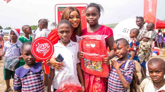 Christmas: Itel Donates Learning Materials To 5,000 In Ugheli, Delta