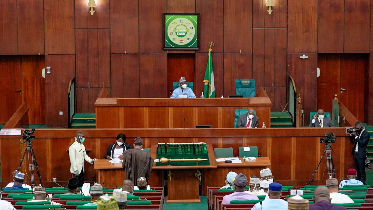 Reps pass 2022 budget, increase Buhari’s proposal by N730 billion