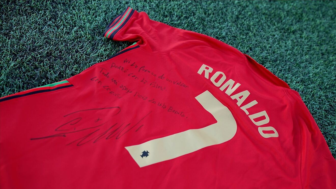 Cristiano Ronaldo Auctions Off Signed Shirt To Raise Funds For La Palma