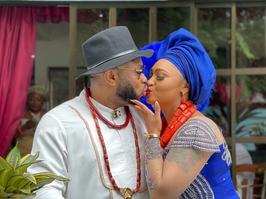 Churchill And Rosy Meurer Celebrate Wedding Anniversary With A Kiss