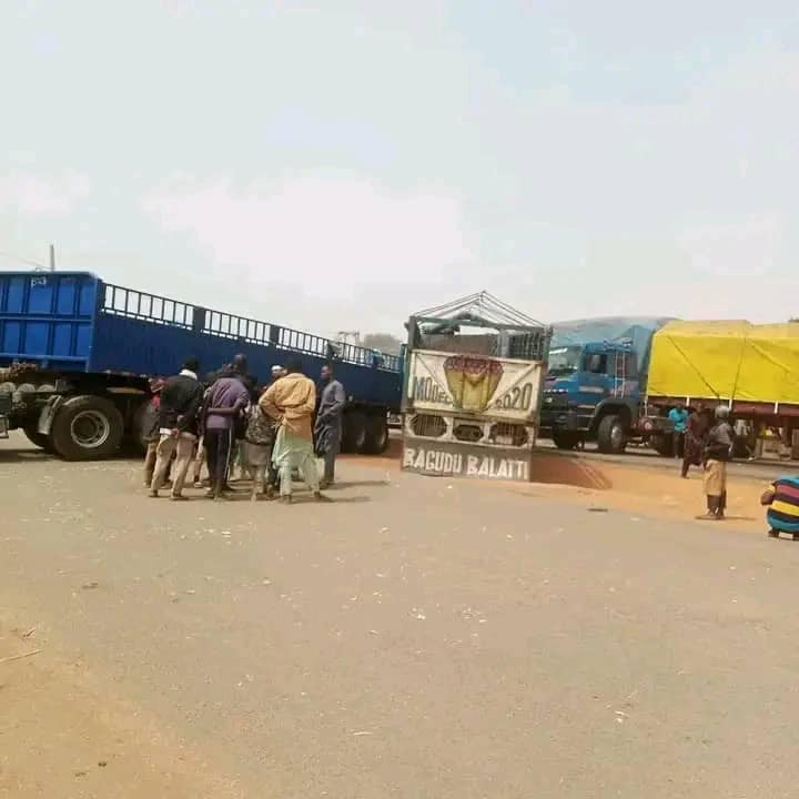 Tanker drivers block Zaria-Kano highway over alleged killing of colleague by soldier