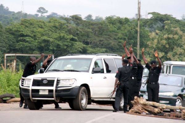 IGP Orders CPs To Remove All Illegal Checkpoints