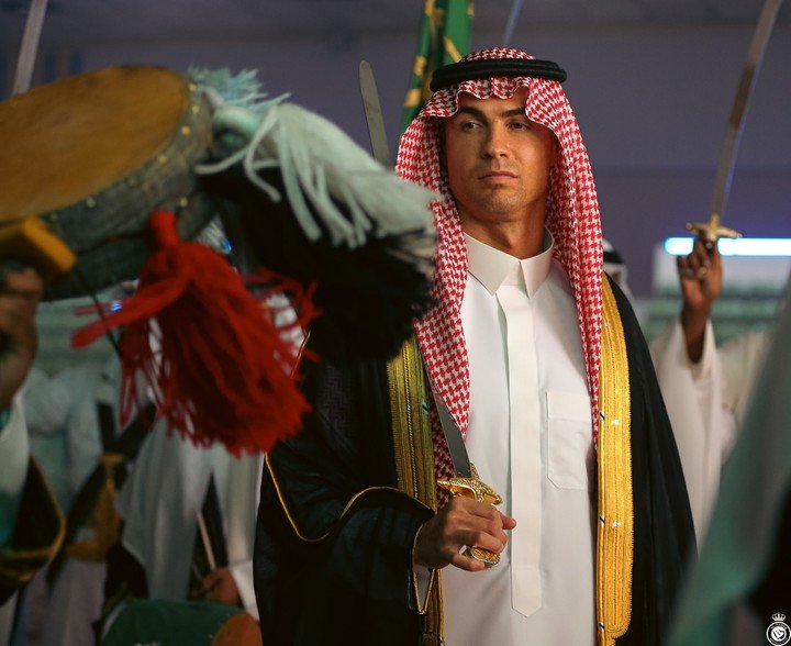 Photos Of Cristiano Ronaldo Rocking Saudi Arabia's National Attire