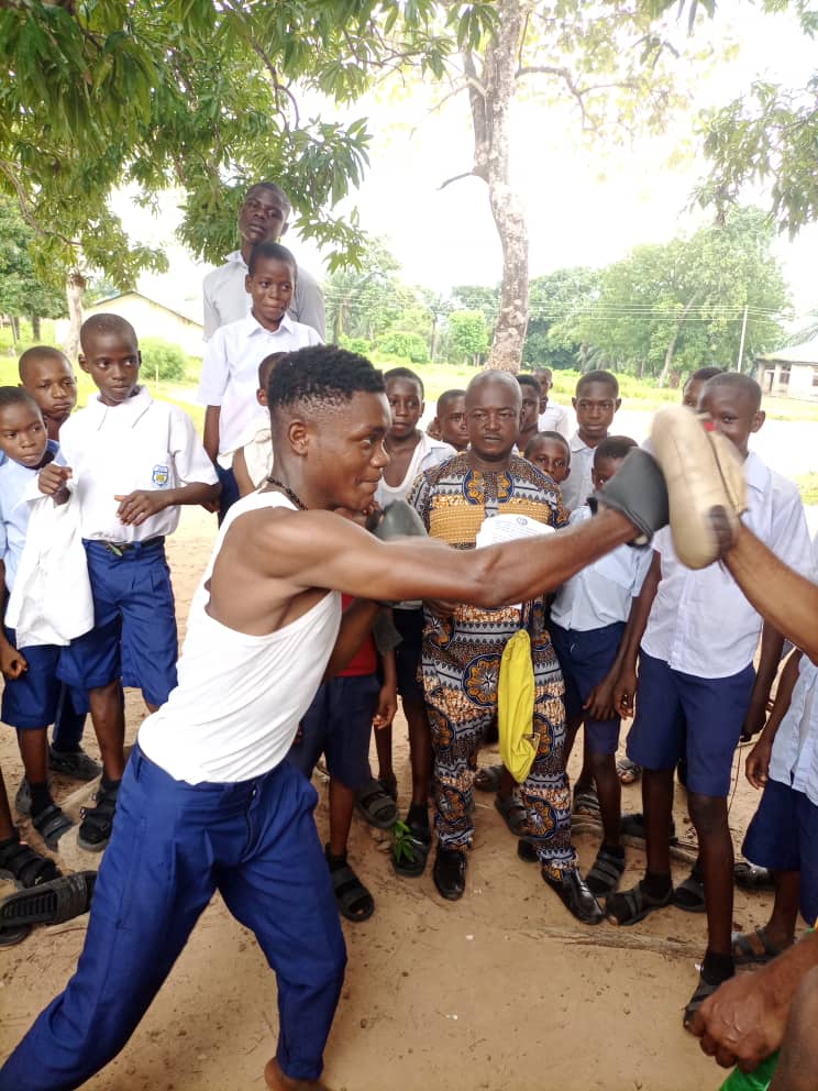 Boxing talent hunt: Mazi Okoronkwo discovers new talented boxer in Awgu