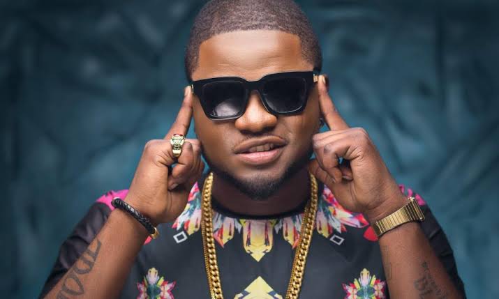 Skales Cries Out As EFCC Officials Break Into His Home At Night