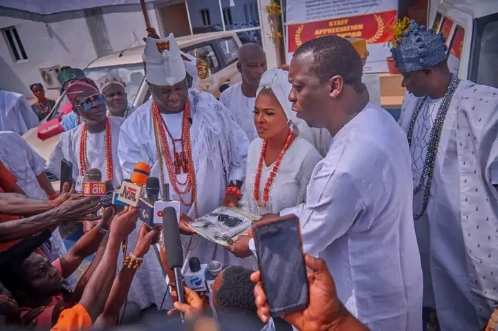 INNOSON Donates Vehicles To Ooni Of Ife For 8 Years On The Throne