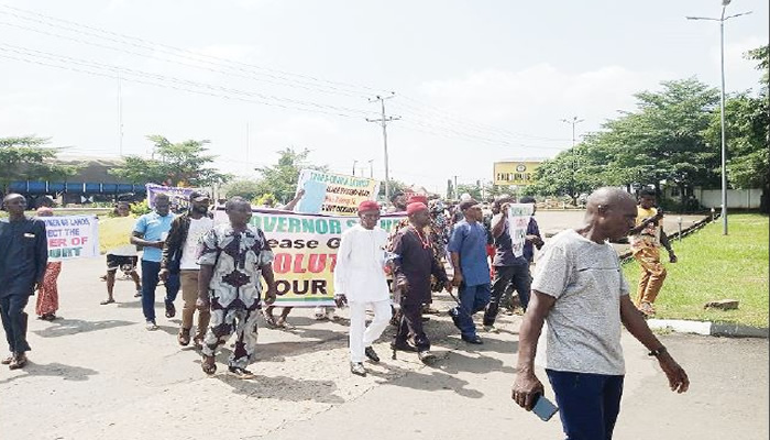 Onitsha protest: One shot dead, others injured as youths, operatives clash