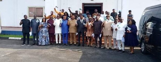 27 Rivers PDP lawmakers who defected to APC sing ‘on your mandate’ (Video)