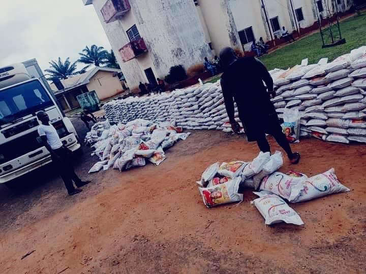 Anambra Govt Distributes Rice Palliatives To Ndi Orumba South