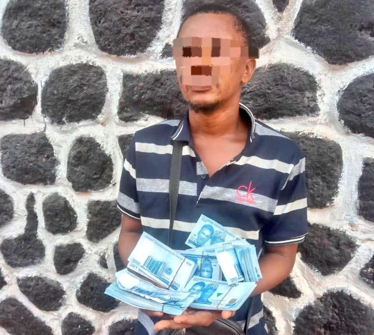 How police arrest man who defraud people with fake naira notes in Enugu