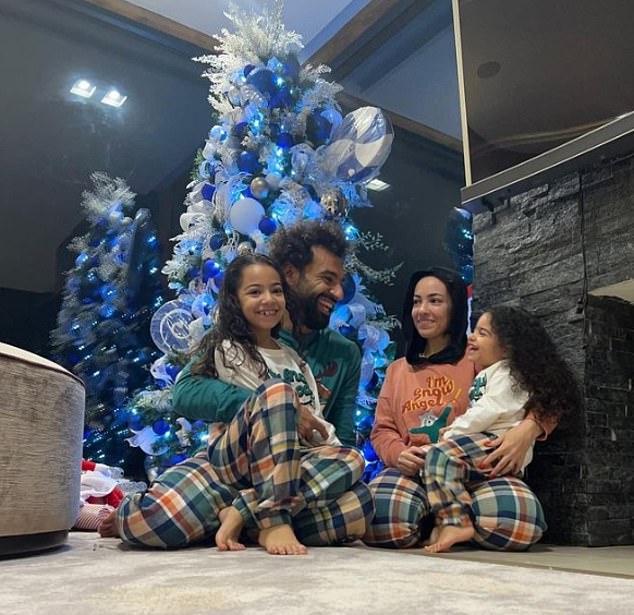 You are an embarrassment to the muslim world - Muslims tackle Mohamed Salah over his Christmas post