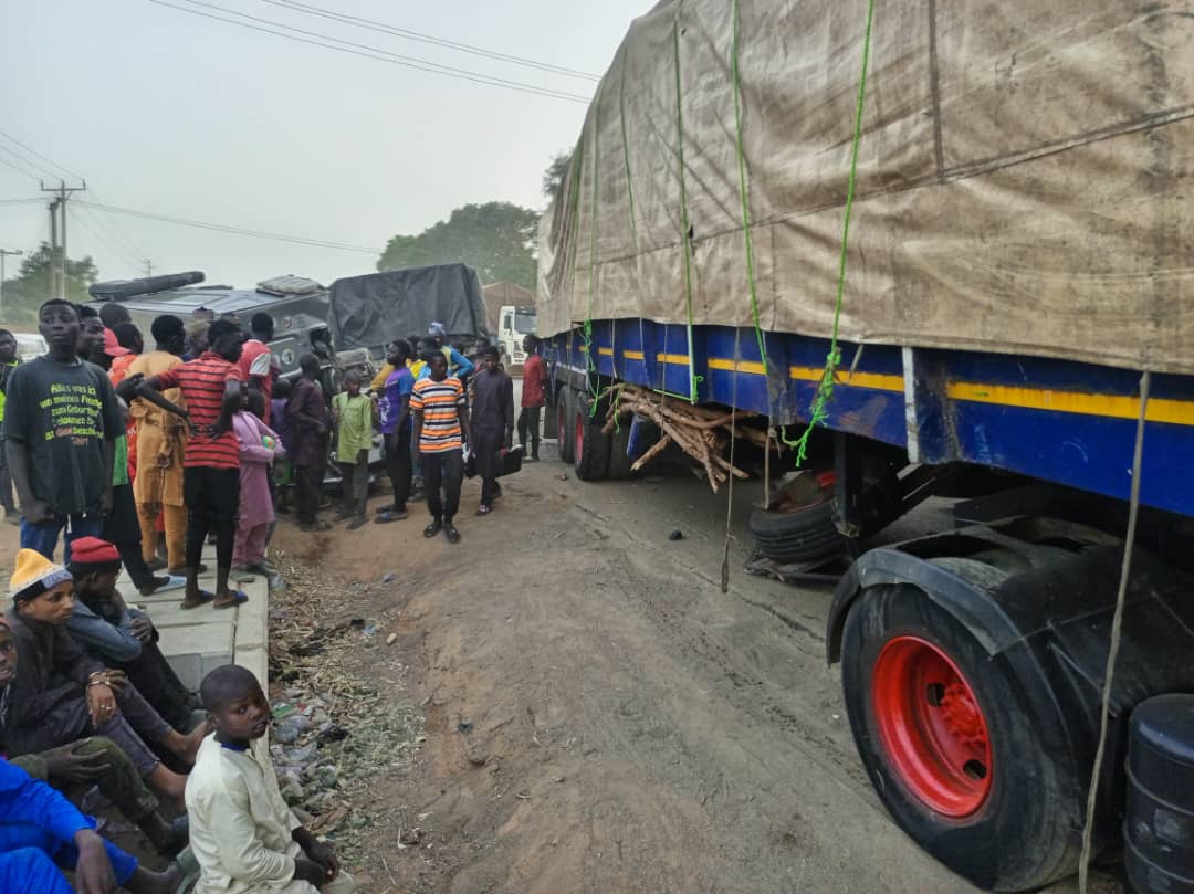 Truck Drivers Block Zaria Road To Protest Customs Officers’ Shooting