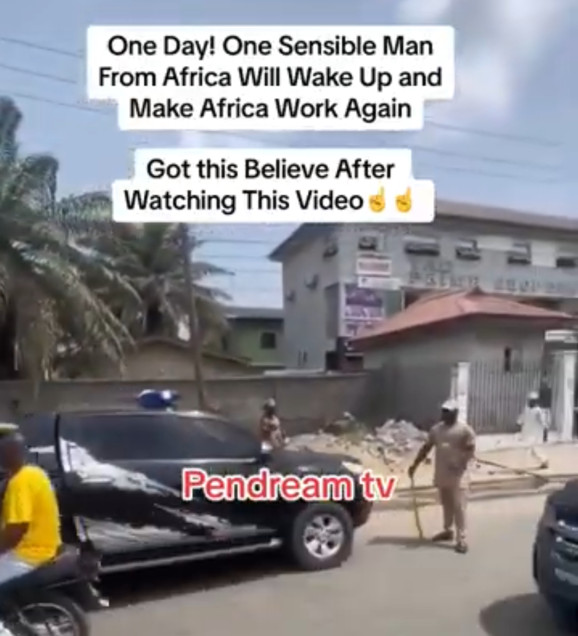 Moment a volunteered traffic warder stopped police vehicle moving against traffic