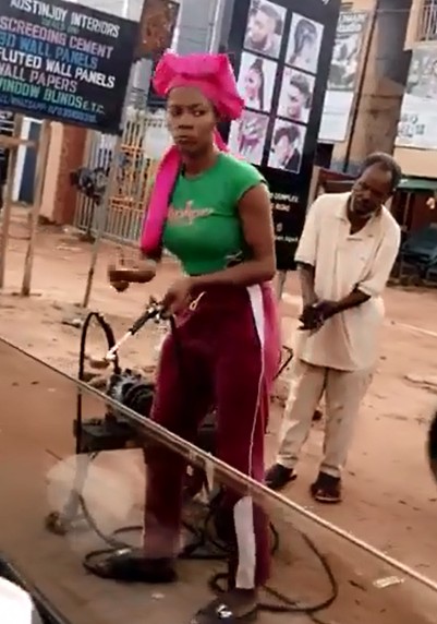 Lady Spotted While Assisting Her Aged Father With Vulcanizing Job (Video)