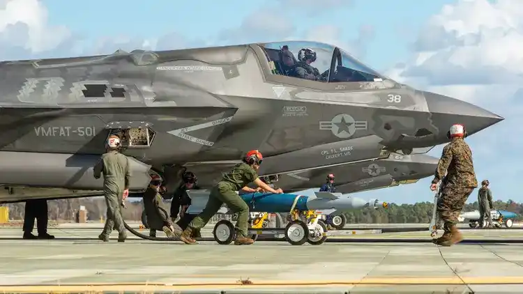 U.S F-35 Fighter Jet Crashes In Albuquerque Airport, Pilot Hospitalised