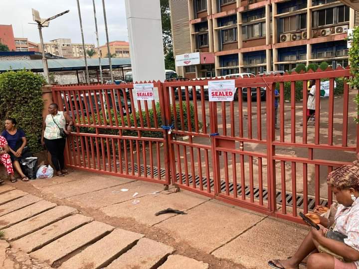 Moment Enugu State Govt Seals EEDC Over Disconnection Notice