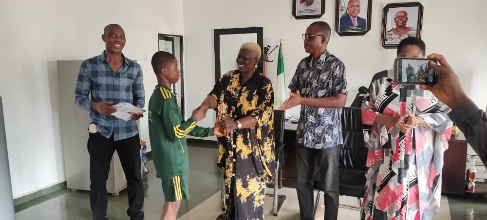 Grassroot boxing talent hunt: Mazi Okoronkwo presents the champion of the champions, Victory Nnaji to Enugu North LGA